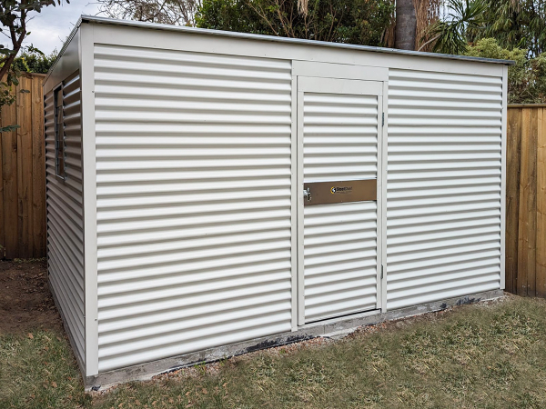 Corrugated Steel Frame Skill 3.86x2.34m SURFMIST 2.1m Height / 1.95m Back
